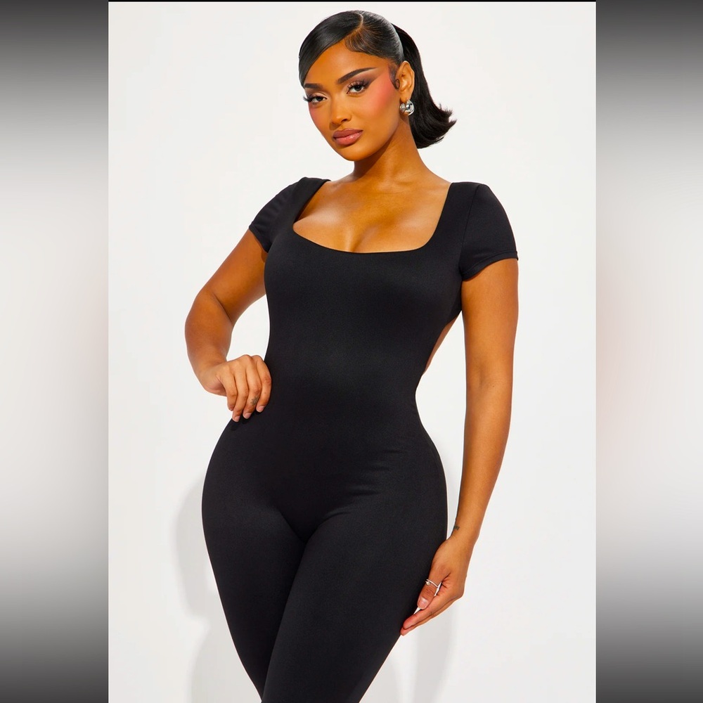 Black Short Sleeve Bodysuit